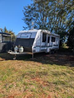phils caravan with ensuite and shower - Kingaroy - 1