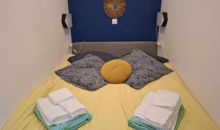 Bleu - 3 star small gite with hot tub and heated pool - 6