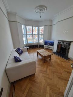 Spacious 3BR Home with Garden and 2 En-suites - 9