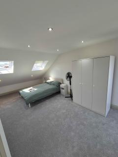 Spacious 3BR Home with Garden and 2 En-suites - 6