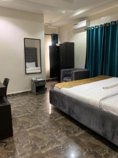 Hilton Garden Hotel - 8