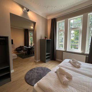 Uferresidenz - Altbau-Juwel mit Terrasse, Garten und Wasserblick - 1