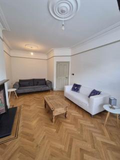 Spacious 3BR Home with Garden and 2 En-suites - Londra - 0