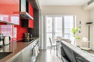 Contemporary High Rise 1 Bedroom Apartment with CN Tower Views - 4