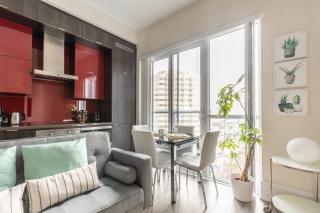 Contemporary High Rise 1 Bedroom Apartment with CN Tower Views - 9