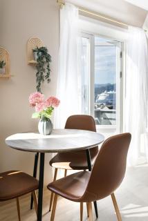 Fjord Vista - Top floor apartment in Ålesund - 3