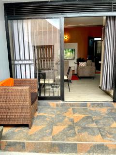 Stylish 1 bedroom AC WiFi Inverter Makerere - 3