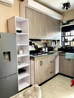 Stylish 1 bedroom AC WiFi Inverter Makerere - 1