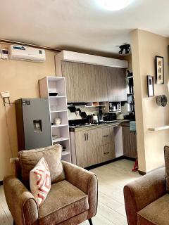 Stylish 1 bedroom AC WiFi Inverter Makerere - 2
