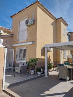 CASA CLARO maison familiale 4 chambres tout confort, jacuzzi privé, piscine commune, quartier résidentiel Los Balcones - 0