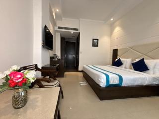 Hotel Crimson Palace - 4
