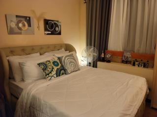 Penthouse with Stunning Balcony in Eastwood Mall - 8