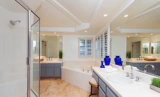 Bright Three-Bedroom Marina Home with Free Parking - 6