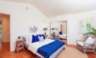 Bright Three-Bedroom Marina Home with Free Parking - 1