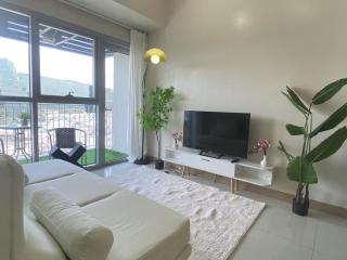 Pretty 1BR with Balcony Facing Infinity Pool Manila Bay Sunset Near Airports Okada Solaire with Free Parking - 8
