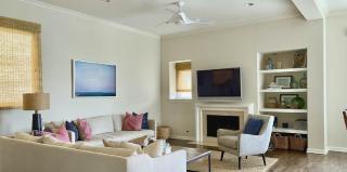 Expansive Five-Bedroom Home with Rooftop Entertain - 1