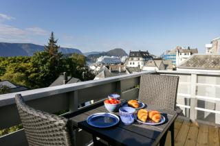 Fjord Vista - Top floor apartment in Ålesund - Ålesund - 0