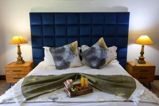 The Woodpecker Inn - 6