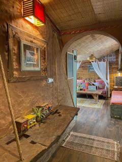 MeenaBagh Villa Rooms & Cafe - 8