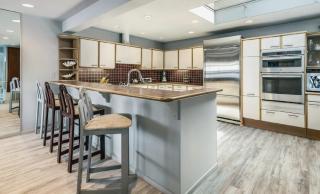 Corner Three-Bedroom Beachside Townhome with Ocean - 9