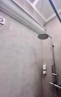 Central Comfort Studio by Zeus Suites - 9