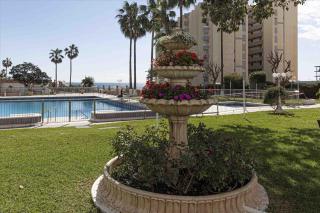 Benalmadena Seafront Apartment with Parking - Magnolia Marbella Properties - 7