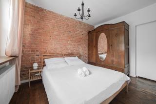 Retro cozy apartment 10 minutes to beach and 15 minutes to old city - 0