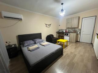 BMG (Be My Guest) - 5