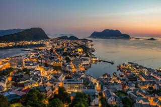 Fjord Vista - Top floor apartment in Ålesund - 1