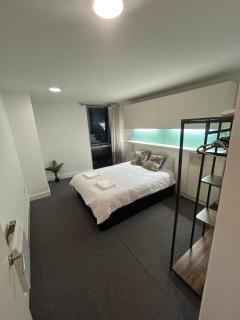 1 Bedroom Apartment Birmingham City Centre - 8
