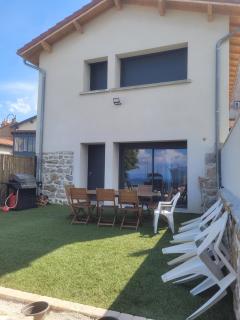 Modern and authentic house - Écotay-lʼOlme - 5