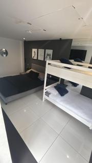 Spacious Guest House Thornton Road, Garden Room - 4