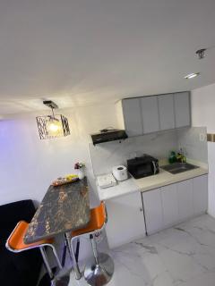 Elegant Golden Loft with Mood Lighting Central Location and Skyline Views - 3