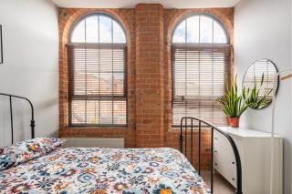 5 mins walk from centre, spacious city apt, open-plan - 6