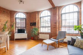 5 mins walk from centre, spacious city apt, open-plan - 2