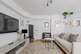 Stylish 1BD Flat in Unbeatable City Location - 0