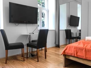 Sweet 2BR Shared Apt next to Enkplatz U3 - 7