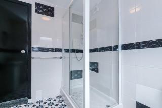 Spacious 4BR House, Sleeps 8, Parking, Full Kitchen, Ideal for Groups, family, contractors - Manchester - 2