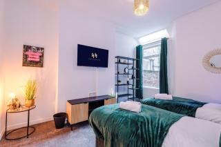 Large 4 bed House Sleeps 8 By Host A Home - Manchester - 9