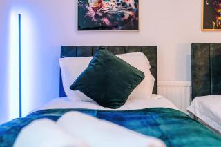 Large 4 bed House Sleeps 8 By Host A Home - Manchester - 4