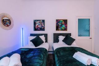 Large 4 bed House Sleeps 8 By Host A Home - 4