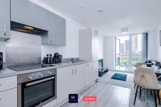 Elegant 1BR in Salford, Balcony, WiFi, Kitchen - 6