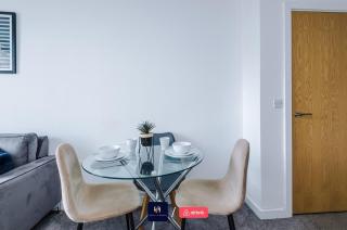 Elegant 1BR in Salford, Balcony, WiFi, Kitchen - 7