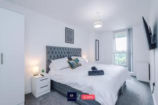 Large 2 Bedroom Apartment With Balcony By Host A Home - 6