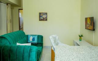 Lush Executive One Bedroom with free WI-FI - 5