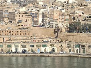 SeaFront Apartment In Valletta - 4