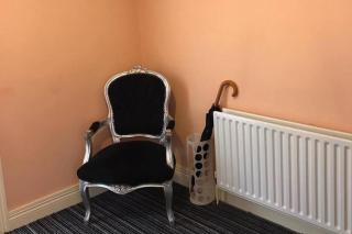 Central 2-Bed Apt Sleeps 5 above Great Derry Pub - 2