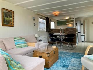 Nettes Ferienhaus in Anjum mit Großer Terrasse - 8