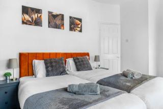 Spacious 2-Bedroom Contractor House featuring 4 Beds, Free Parking and Wi-Fi - 6