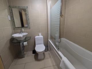 Newcastle Riverside Apartment - 6